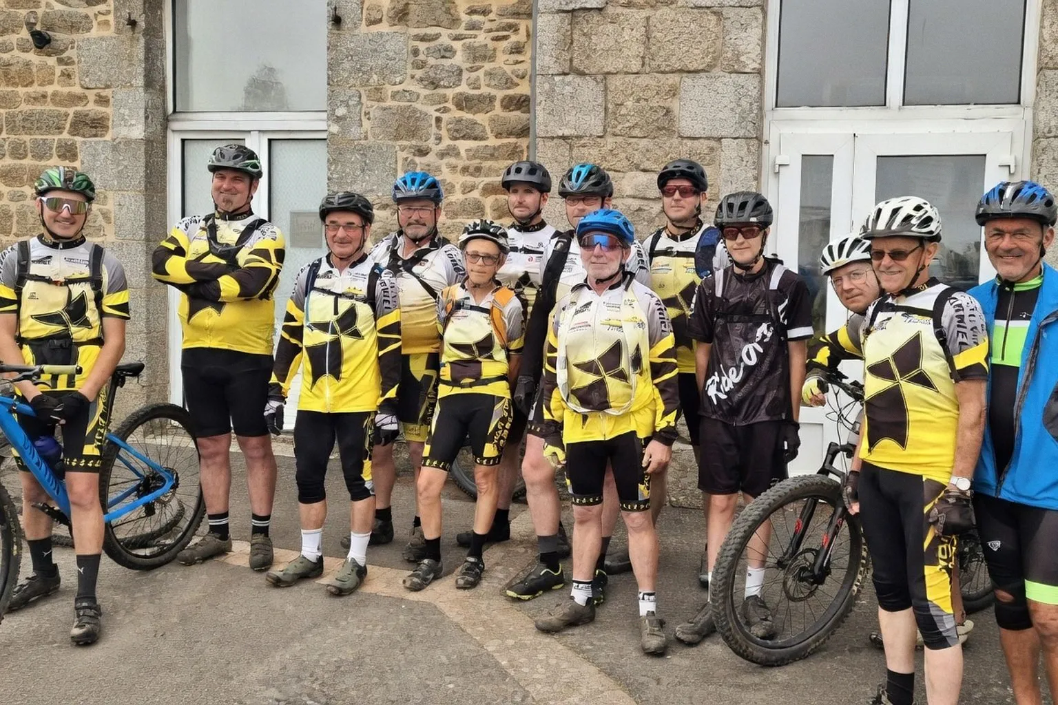 Le Défi Michel Davy : une journée de VTT conviviale organisée par le club de l'Armel à Hénon